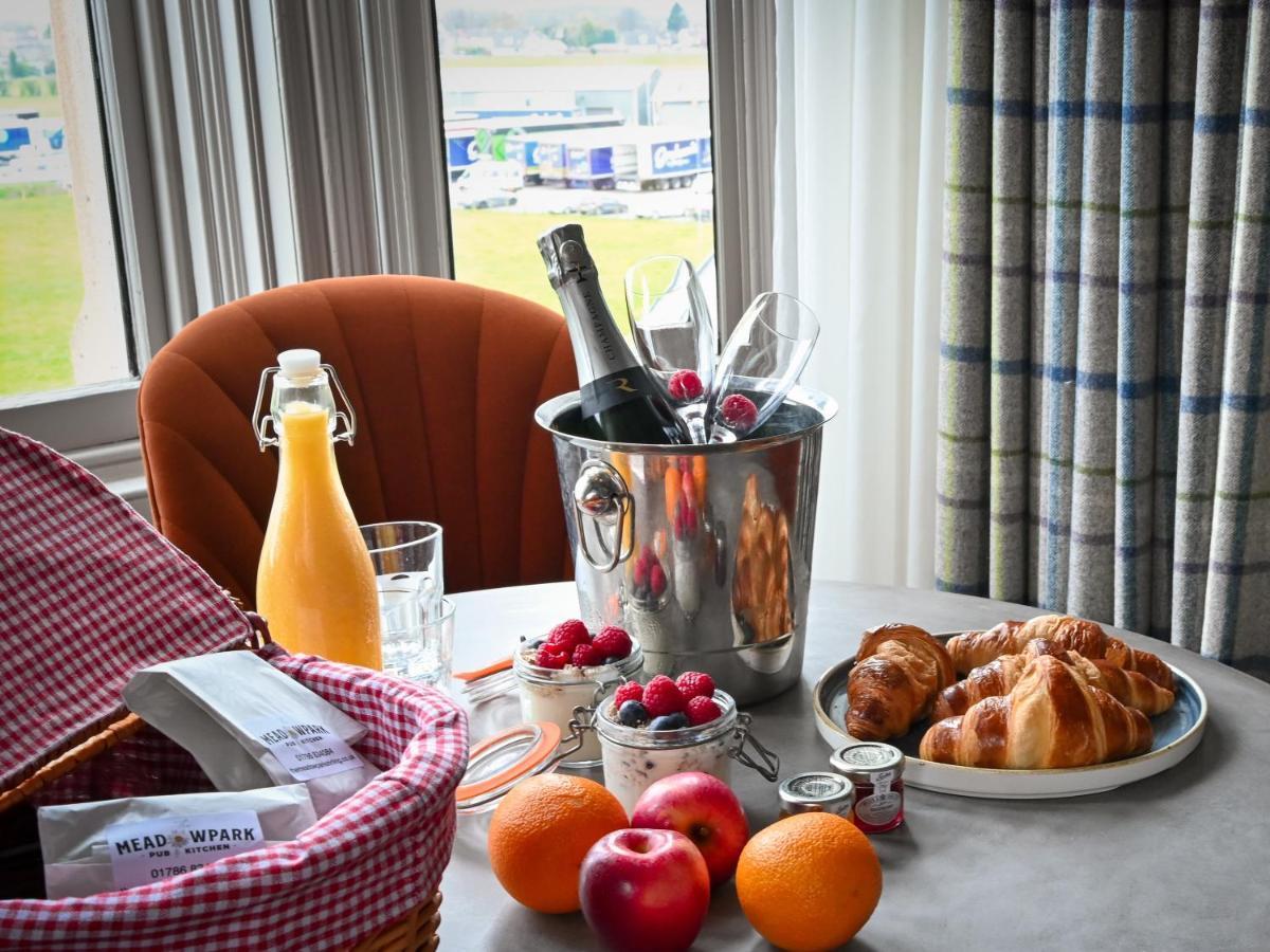 The Meadowpark Bar, Kitchen & Rooms ستيرلينج المظهر الخارجي الصورة